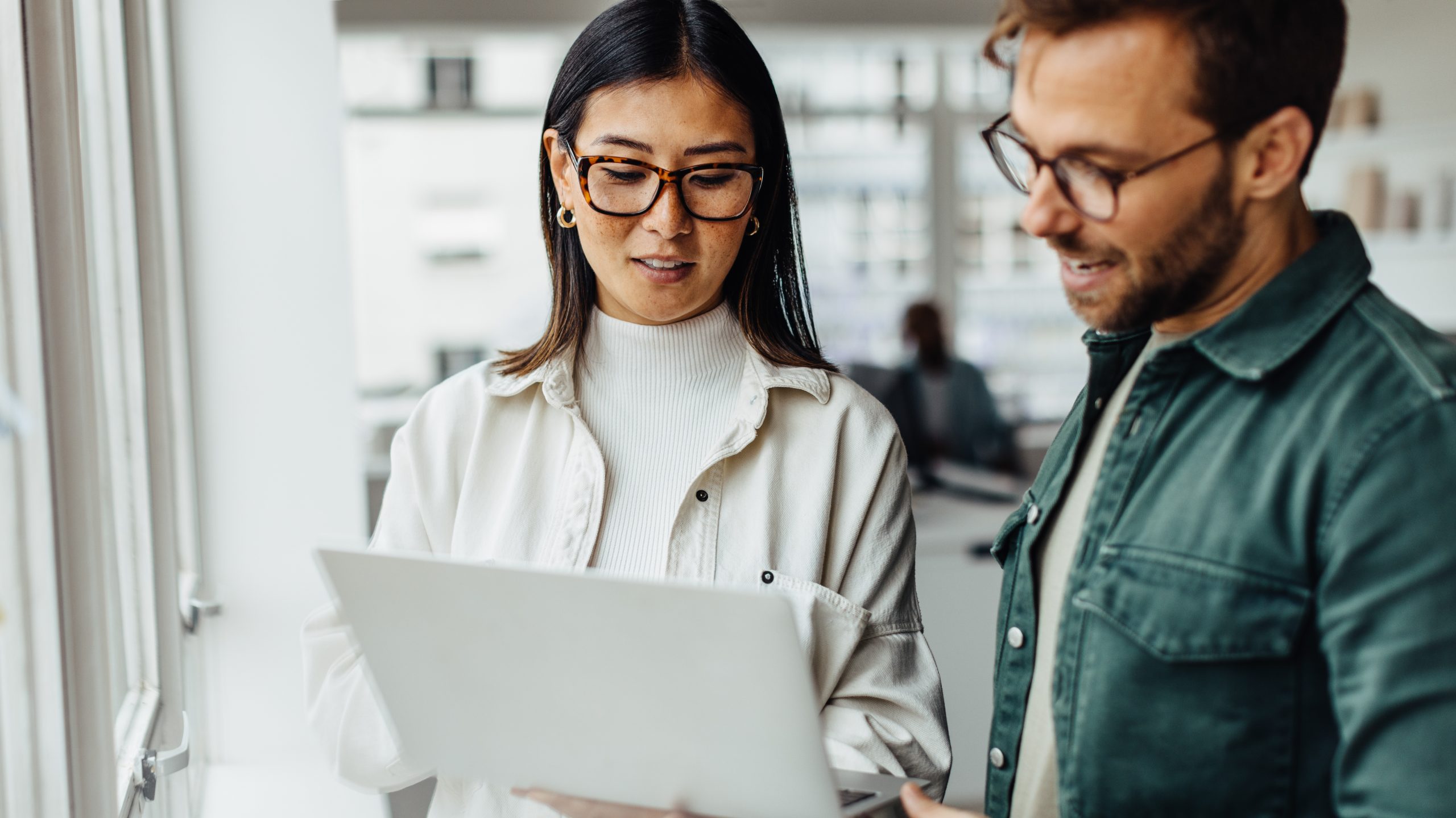 Two colleagues easily confirm they've read a security update with compliance-ready Content Acknowledgement software